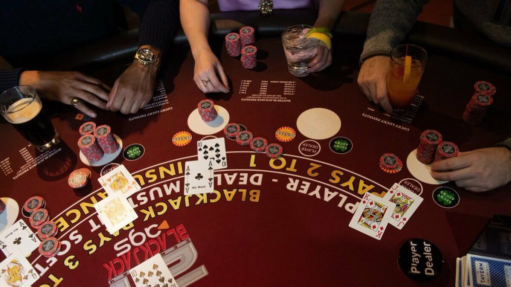Chơi Poker Omaha tại Fb88